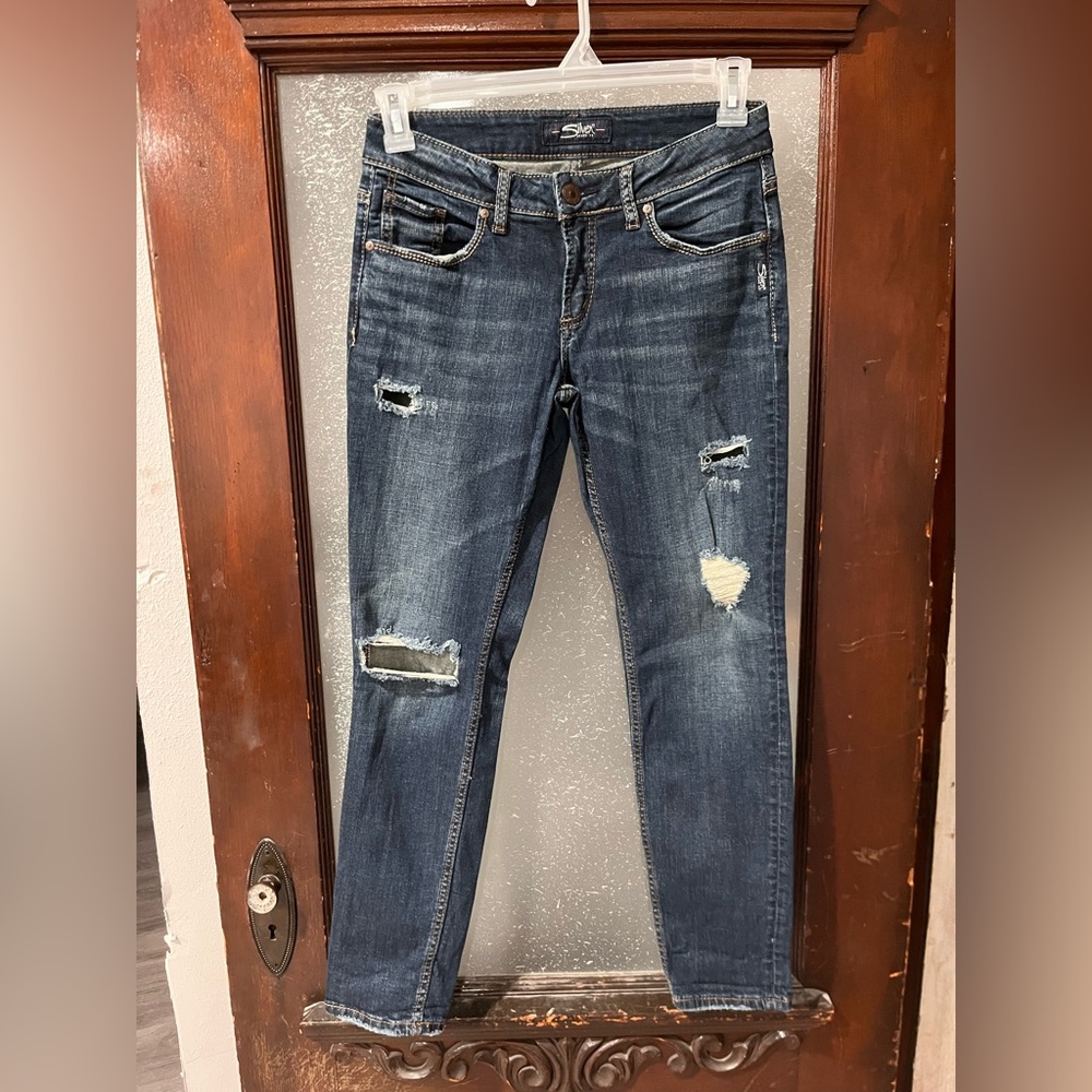 😱Silver Jeans Dark Blue Distressed Straight Leg